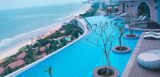 Tận hưởng hồ bơi vô tại Khách sạn Cao Vũng Tàu