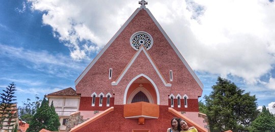 Nhà thờ màu “hường” tại Đà Lạt là địa điểm sống...